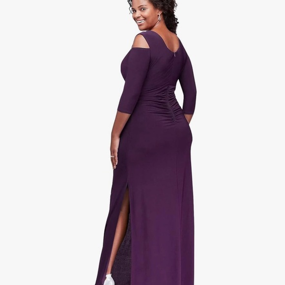 NWT R&M Richard's Maxi Gown; 20W Cold shoulder New!!!! Never Used! - Picture 2 of 10